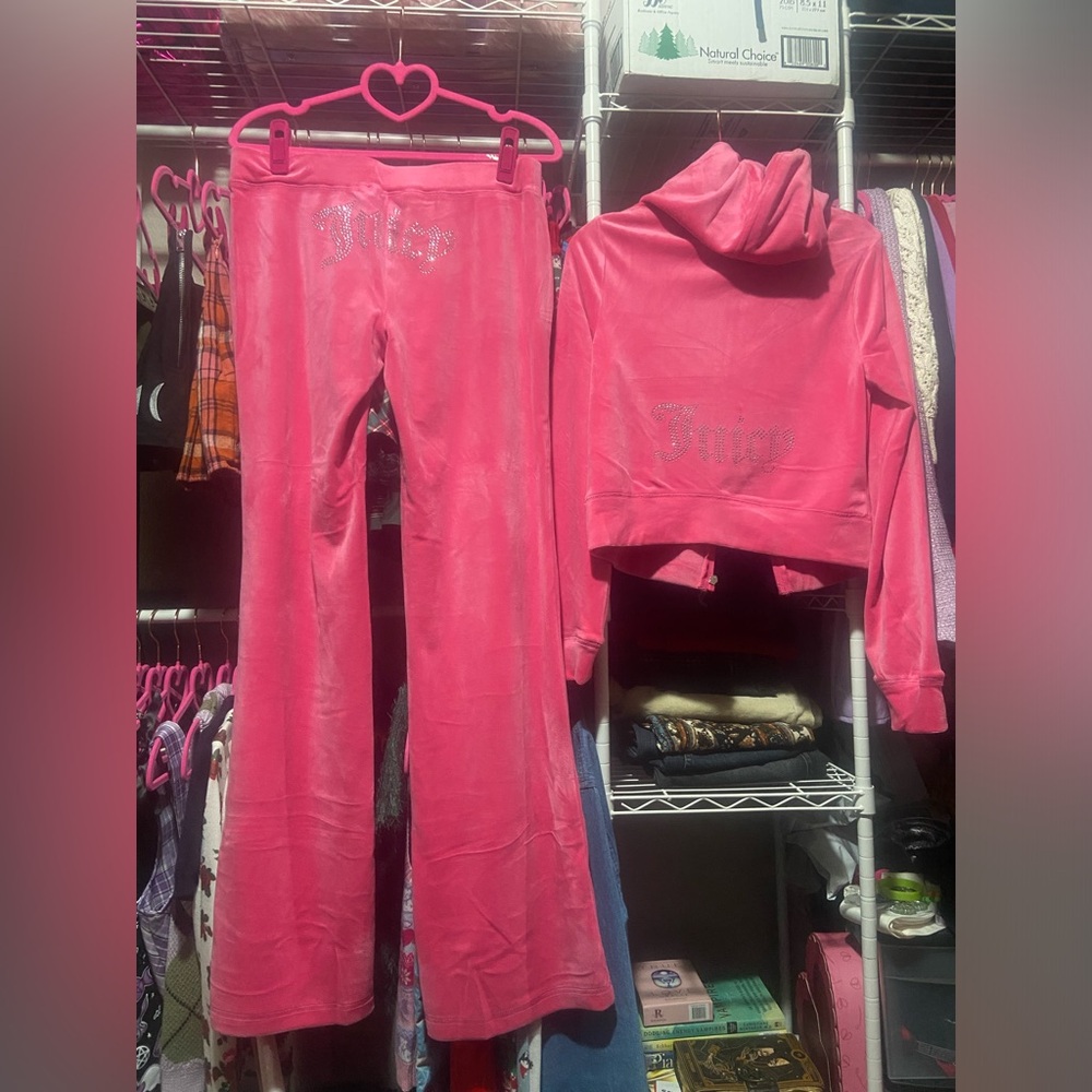 Bubblegum Pink Juicy Couture track suit (hoodie and pants)🌈💖✨
